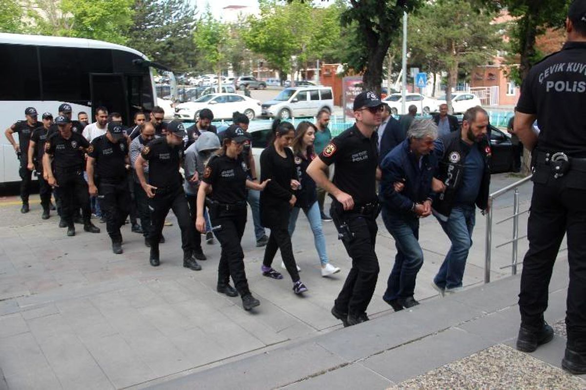 Son dakika 3. sayfa: Erzurum\'da \'Torba Patlatma Operasyonu\'nda 8 şüpheli tutuklandı