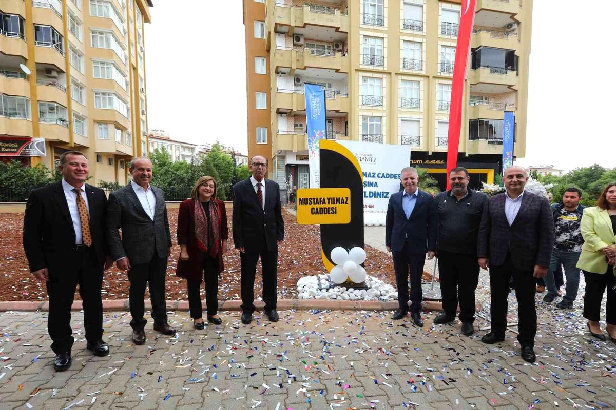 Eski bakanın ismi Gaziantep\'teki işlek bir caddeye verildi