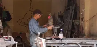 Faslı görsel sanatçı demir atıklarını sanat eserine çeviriyor