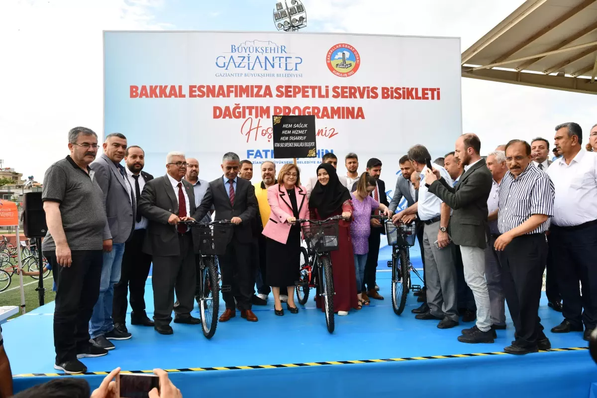 Gaziantep\'te 2 bin bakkala sepetli bisiklet dağıtıldı