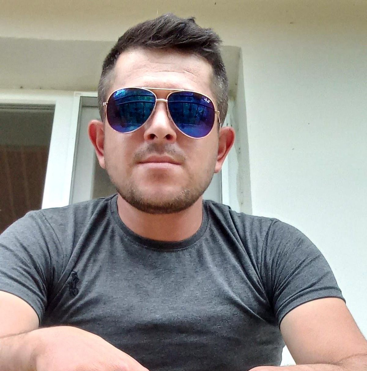 Genç adam arkadaşlarıyla alkol aldığı sırada hayatını kaybetti