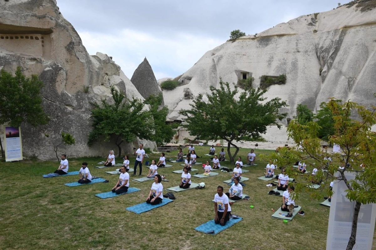 Hindistan\'ın Ankara Büyükelçiliği, Kapadokya\'da yoga etkinliği düzenledi