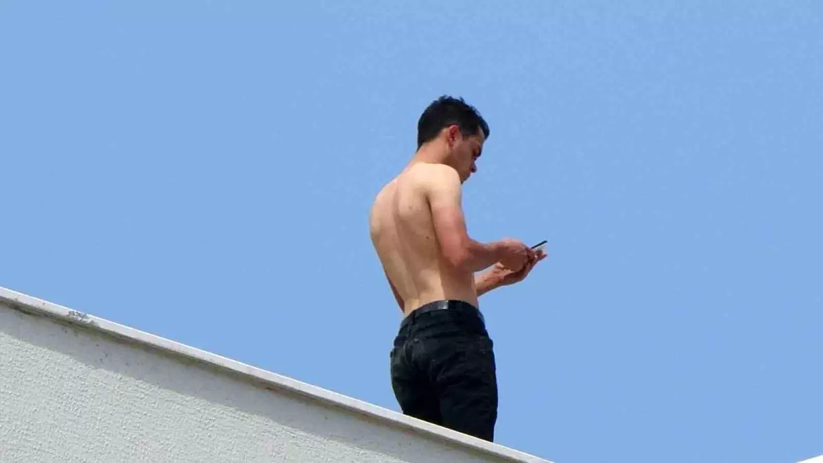 İşine son verilen genç intihar etmek istedi, çocukluk arkadaşı 4 saat süren uğraş sonunda ikna edebildi