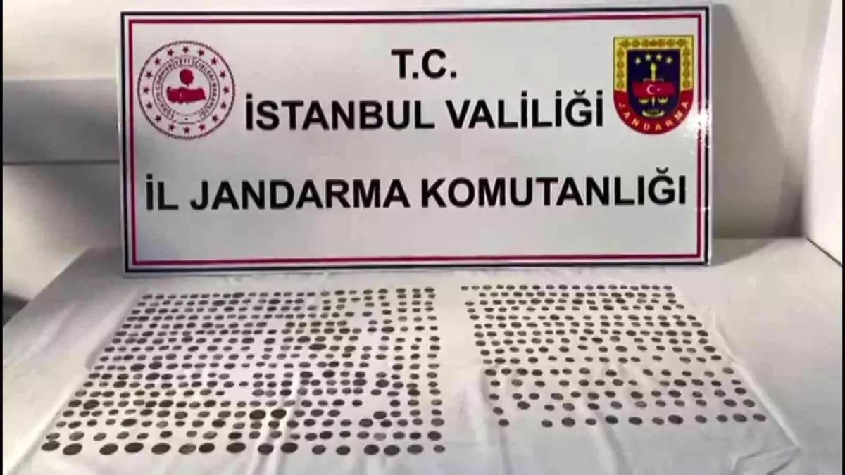 Jandarma\'dan tarihi eser kaçakçılarına operasyon: Roma ve Bizans dönemlerine ait 715 adet sikke ele geçirildi