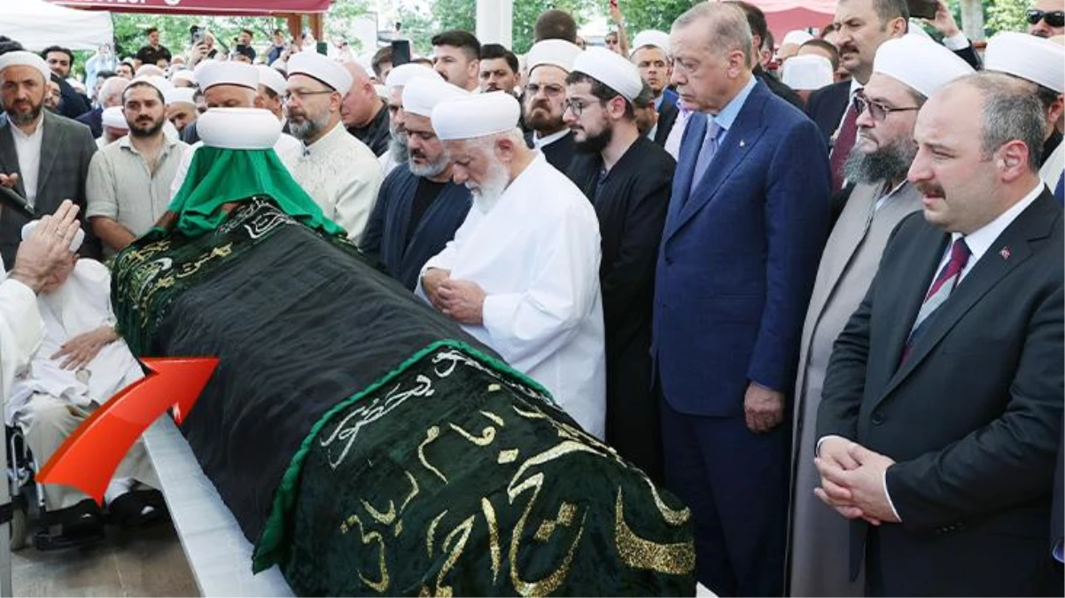 Mahmut Ustaosmanoğlu\'nun tabutunun üzerindeki siyah örtünün sırrı çözüldü! Kabe\'den getirilmiş