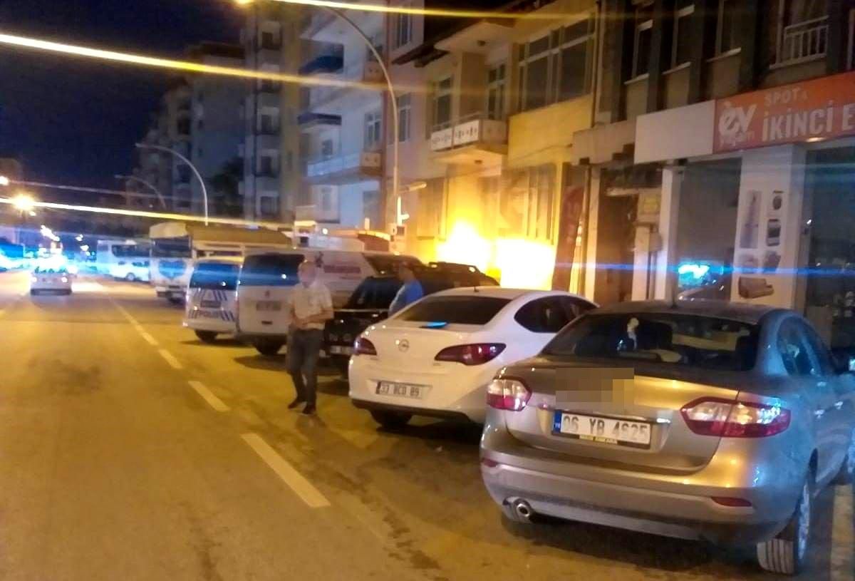 Son dakika haber... Otomobil yayaya çarptı: 1 yaralı