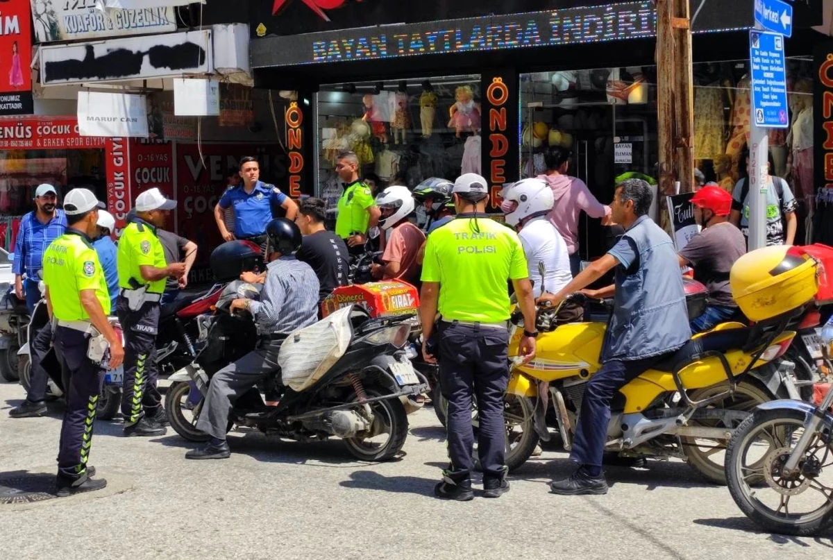 Son dakika haberi | Samandağ\'da trafik polisleri, motosiklet sürücülerine bilgilendirme yaptı