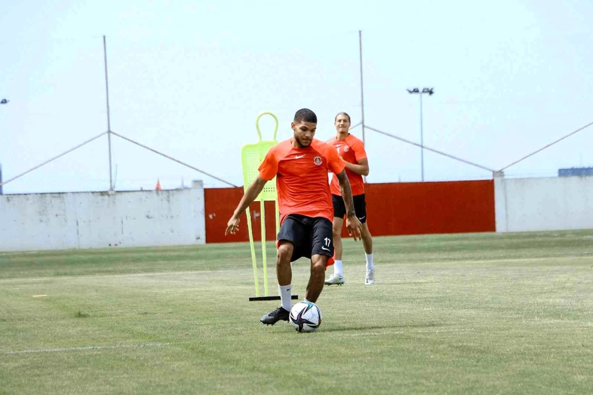 Ümraniyespor yeni sezon hazırlıklarına tüm hızıyla devam ediyor