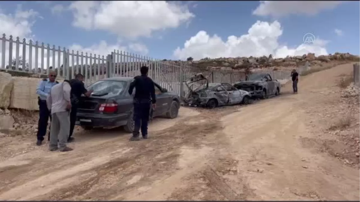 Yahudi yerleşimciler Batı Şeria'da iki aracı kundakladı