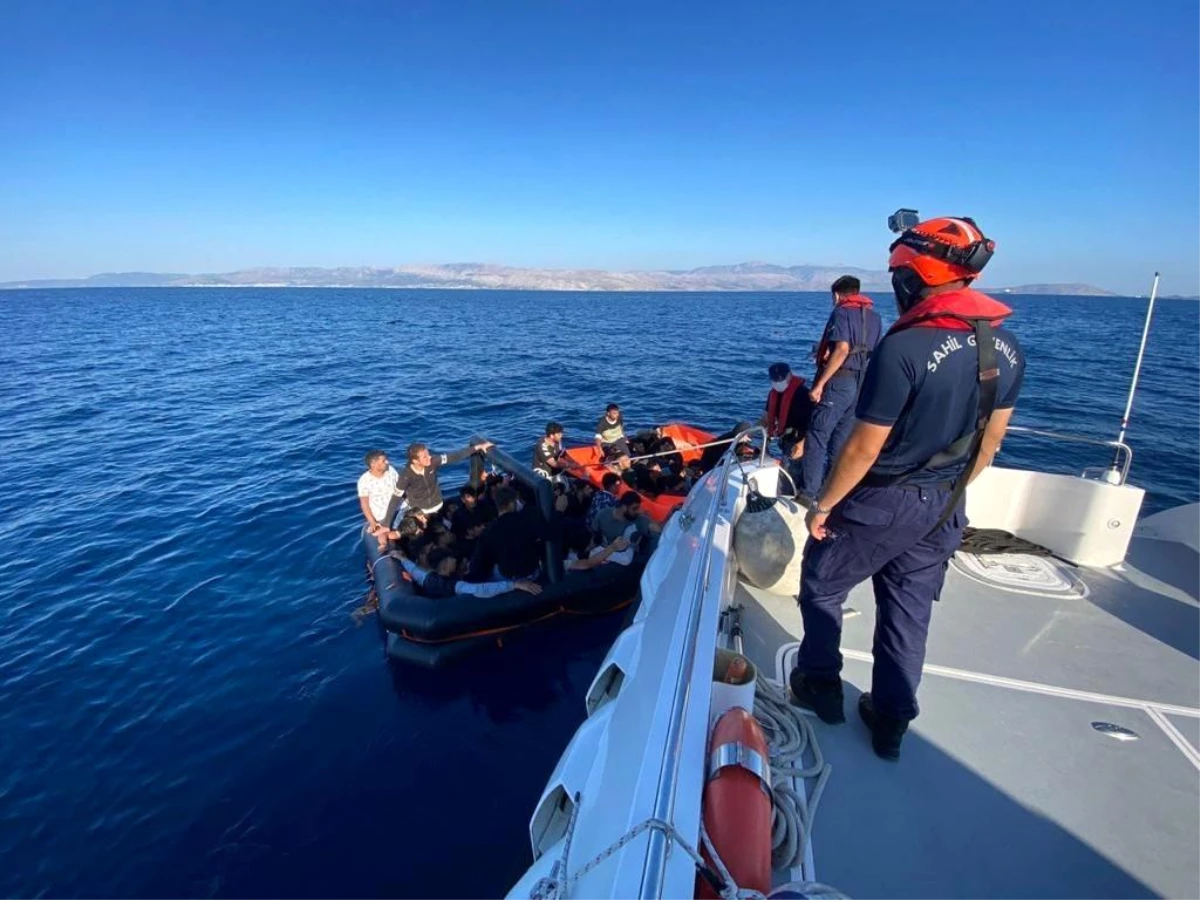 Yunan unsurunun geri ittiği 44 göçmen Çeşme açıklarında kurtarıldı