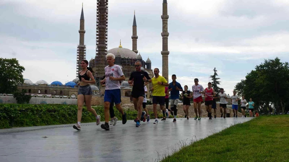 30 Atlet, Mimar Sinan\'ın ustalık eseri Selimiye çevresinde 11 tur attı