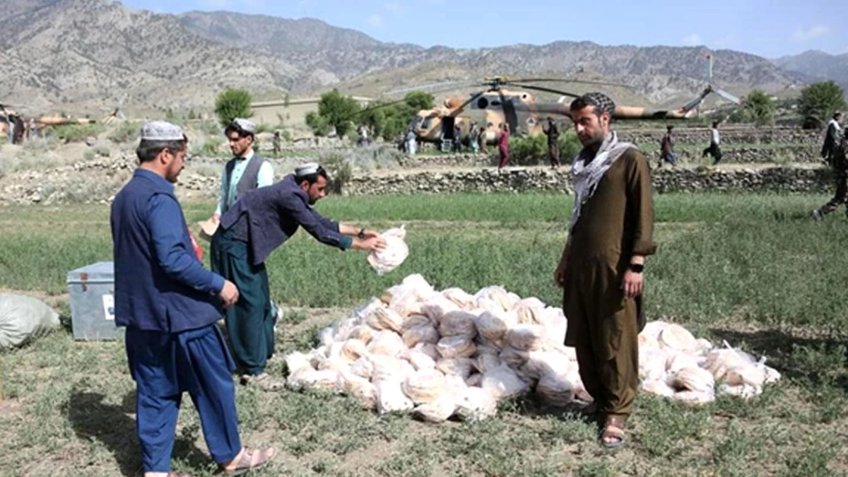 Afganistan\'ın Doğusundaki Deprem Mağdurlarına İnsani Yardımlar Ulaşıyor