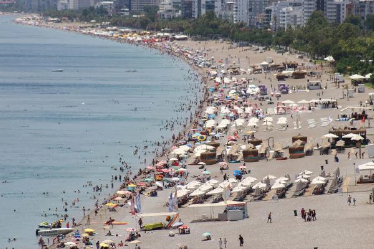 Antalya\'da sahiller doldu