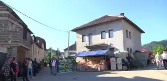 Bosna Hersek'teki 512. Ayvaz Dede Şenlikleri binlerce kişinin kıldığı öğle namazıyla sona erdi