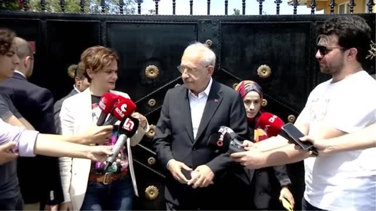 CHP Genel Başkanı Kılıçdaroğlu, Mavi Marmara şehidi Çetin Topçuoğlu\'nun ailesini ziyaret etti