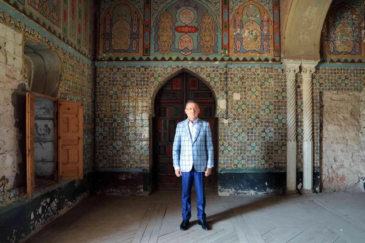 Cumhurbaşkanı Yardımcısı Oktay, Cezayir\'de Bey Sarayı\'nı ziyaret etti