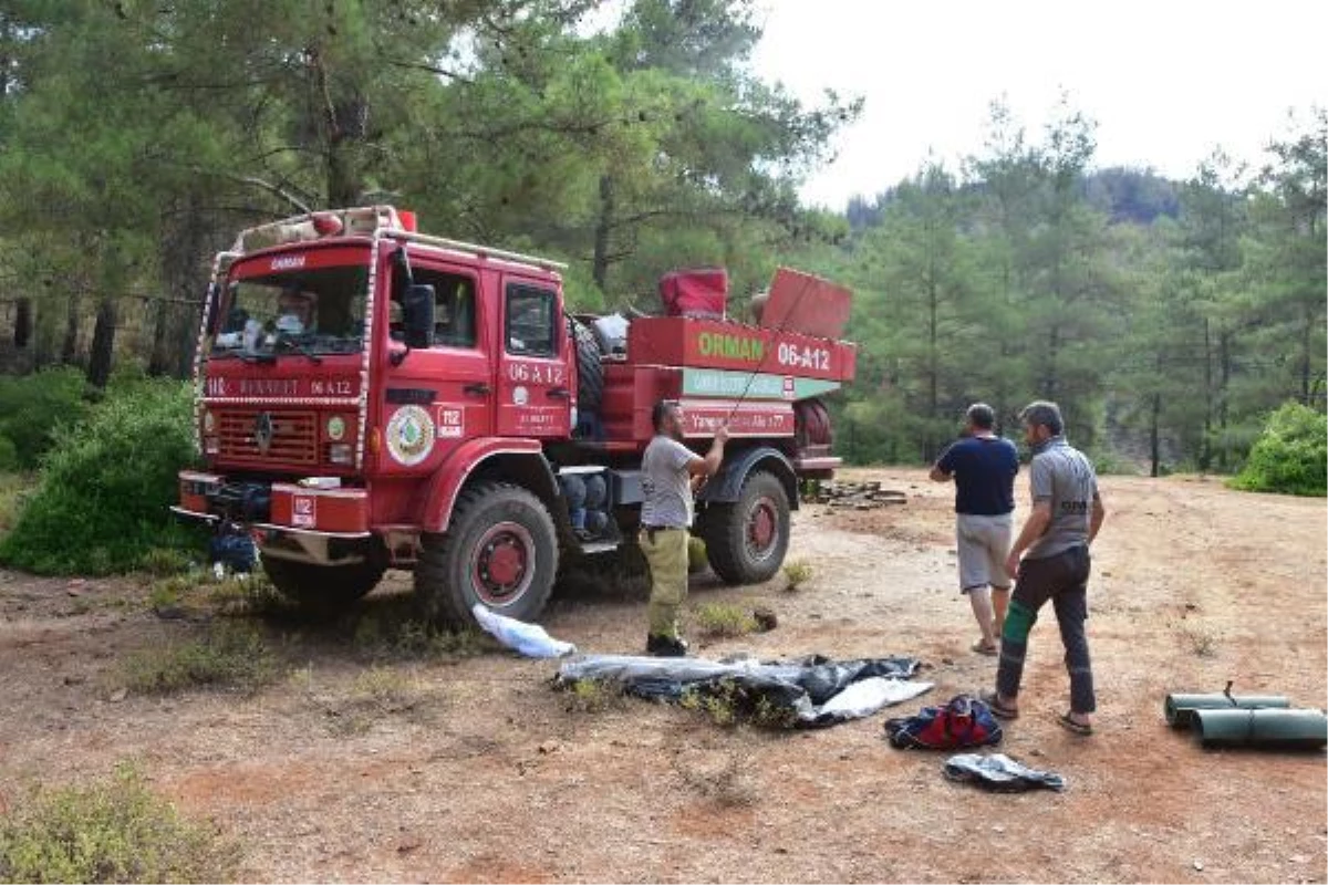 Marmaris\'teki orman yangınına günde 2 saat uyuyarak müdahale ettiler