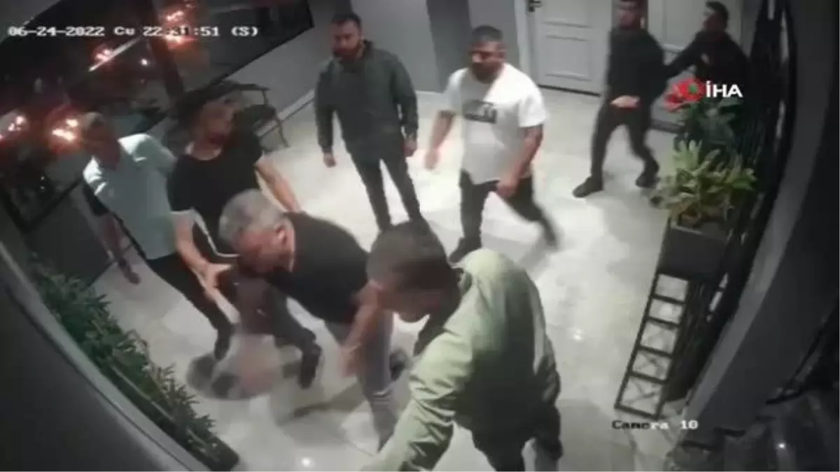 Meyhanede başlayıp kafede devam eden dayak kamerada