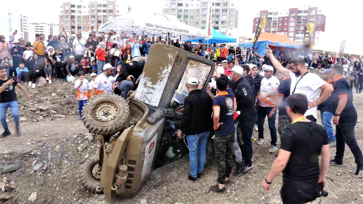 Son dakika! Tokat'taki off-road yarışlarında aracın devrilme anı kameralara yansıdı