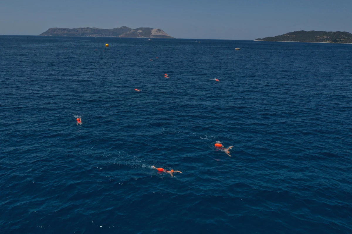 Uluslararası Meis-Kaş Yüzme Yarışı yapıldı