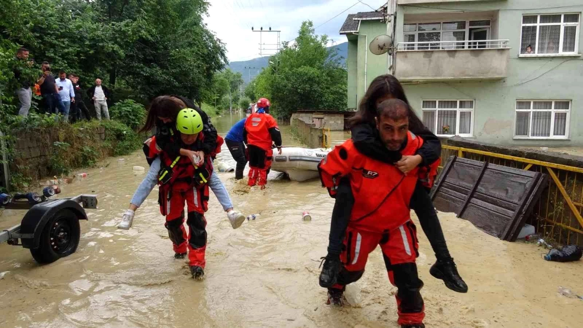 AFAD, Batı Karadeniz\'de meydana gelen aşırı yağışlardaki son durumu açıkladı
