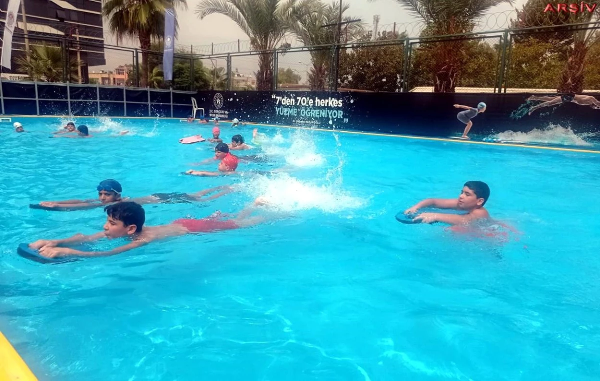 Akdeniz\'de ücretsiz yüzme kursları başlıyor