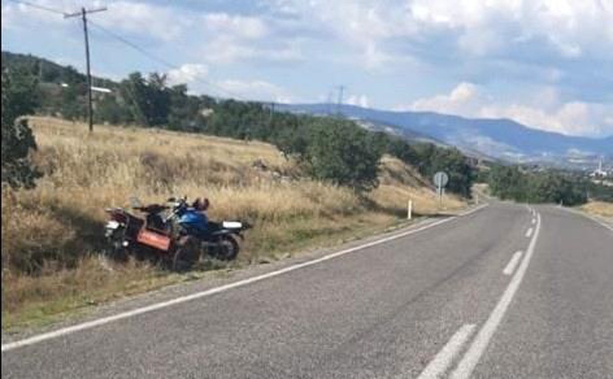 Arının soktuğu motosiklet sürücüsü kaza yaptı: 2 yaralı