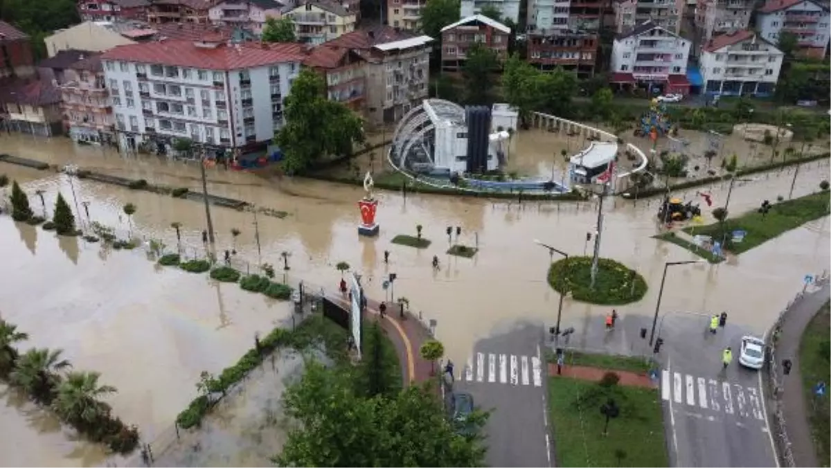 Bartın\'da sağanak; yollar göle döndü, evleri su bastı (2)