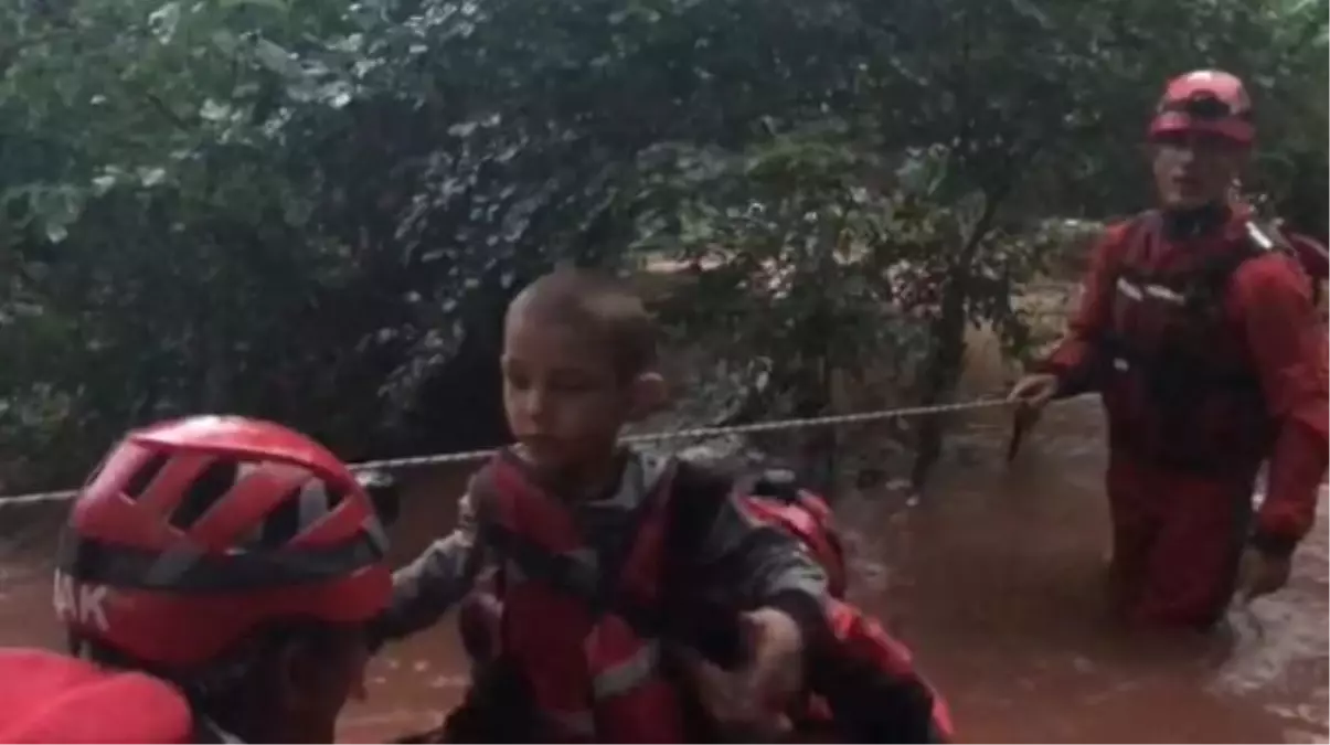 Bartın'da sağanak; yollar göle döndü, evleri su bastı (7)