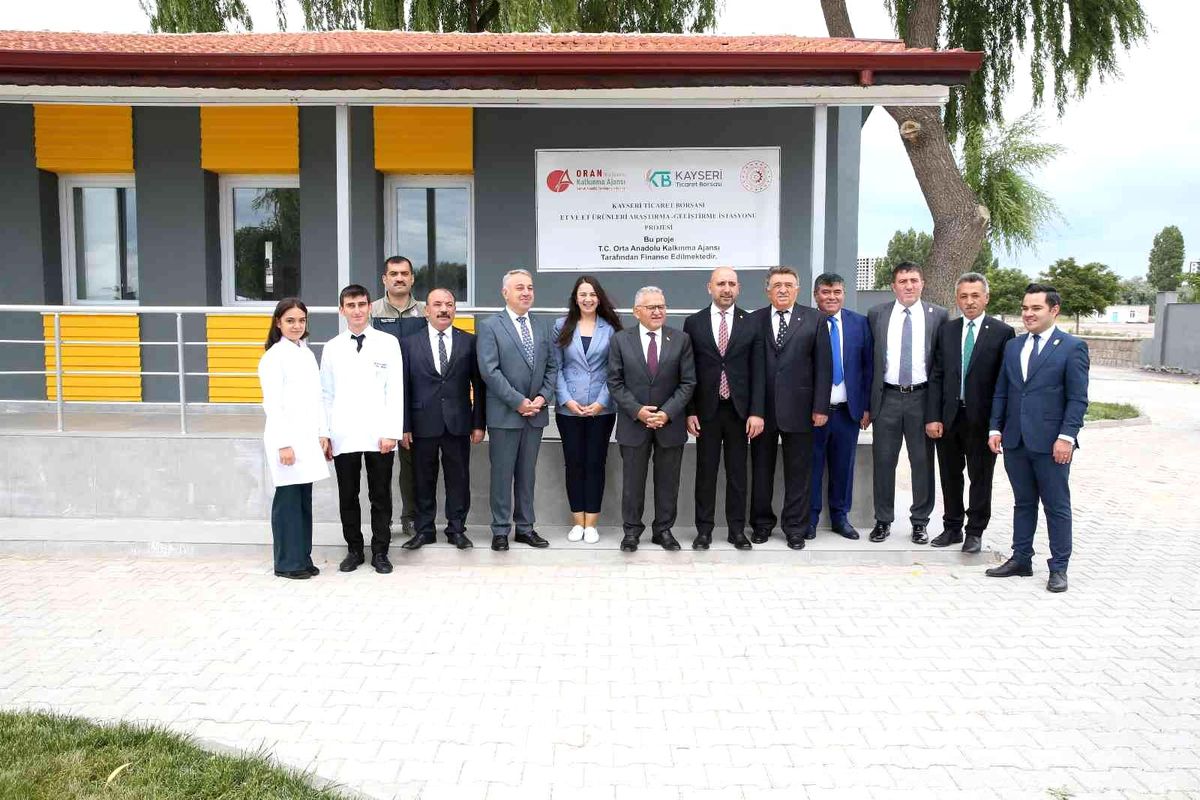 Büyükkılıç, Et ve Et Ürünleri Ar-Ge Merkezi'nde incelemede bulundu