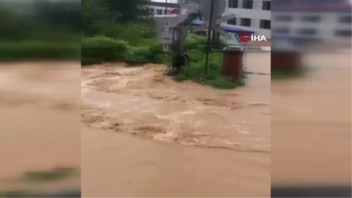 Çaycuma'da sağanak taşkınları beraberinde getirdi