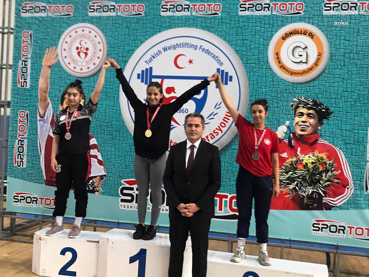 Döşemealtı Belediyesi Sporcusundan Halterde Büyük Başarı