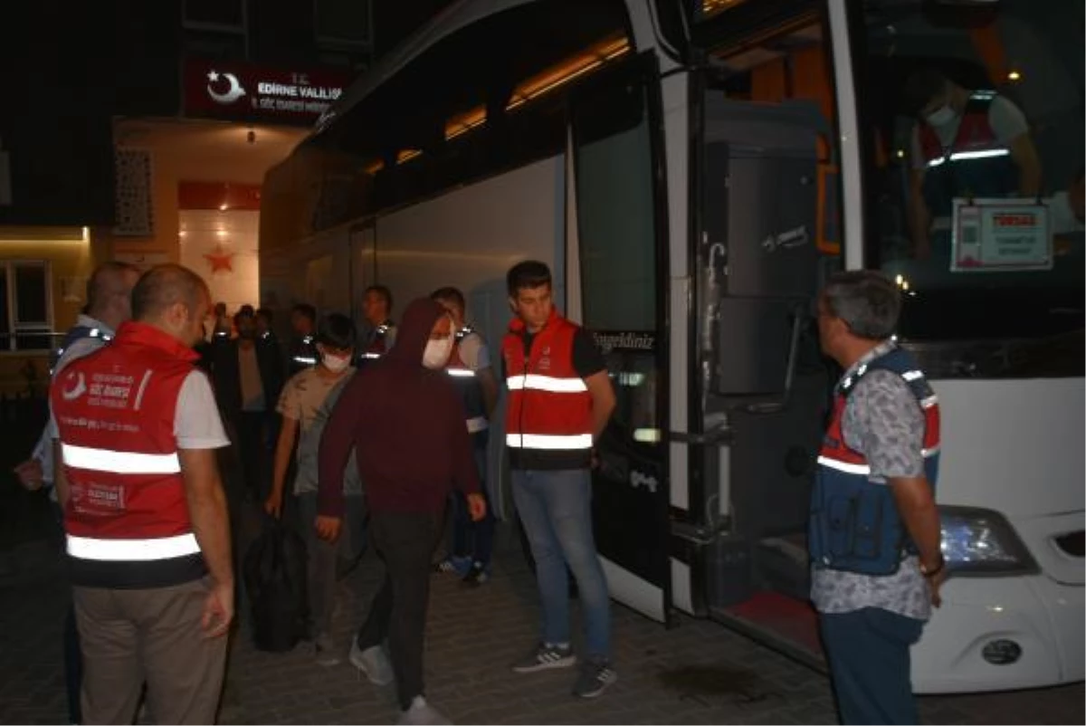 Edirne\'de yakalanan 227 kaçak Afgan göçmen ülkelerine gönderilecek