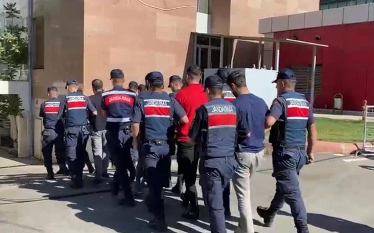 Gaziantep\'te suç örgütü operasyonunda gözaltına alınan 6 zanlı tutuklandı