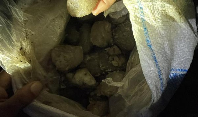 Gökten buz kültesi düştü, çoban 'bomba' korkusu yaşadı