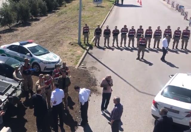 Hatay'a girişi engellenen Özdağ, tüm partilere yasağa tepki gösterme çağrısı yaptı! İlk yanıt Muharrem İnce'den geldi Hatay'a girişi engellenen Özdağ, tüm partilere yasağa tepki gösterme çağrısı yaptı! İlk yanıt Muharrem İnce'den geldi