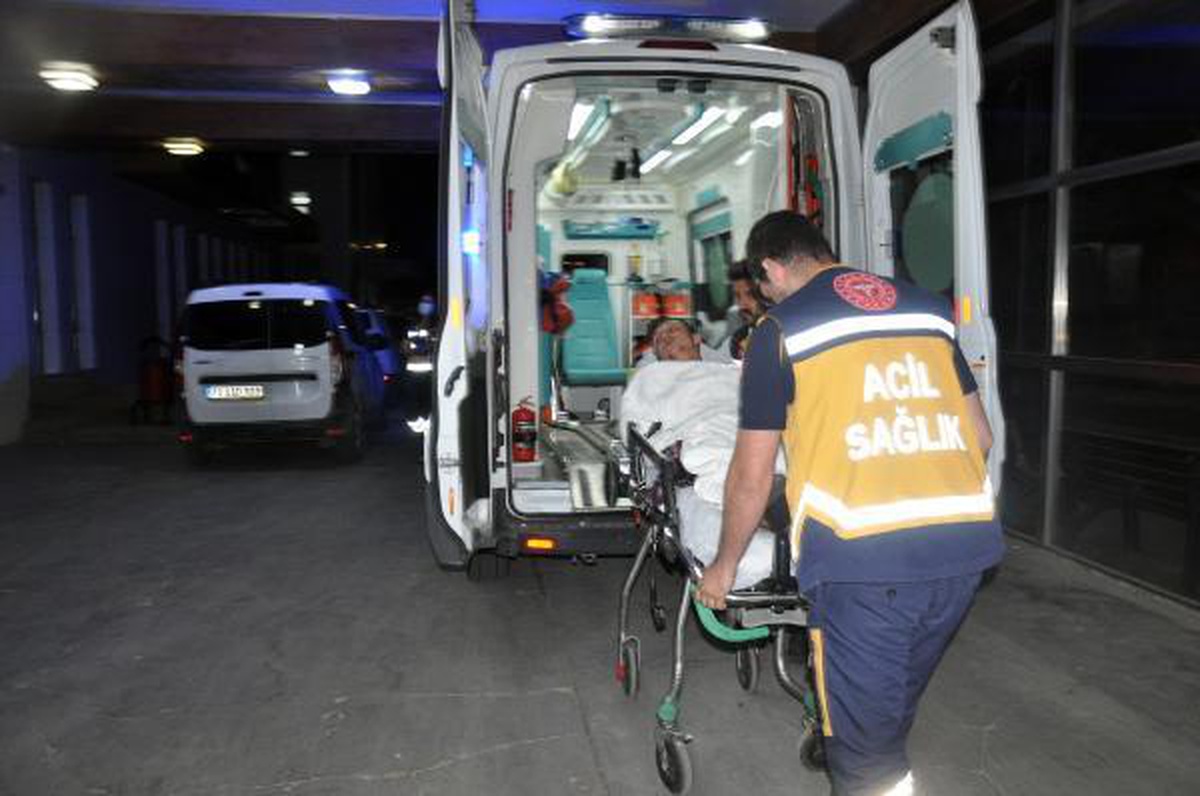 Husumetli olduğu kişinin düğününe giden arkadaşını bıçakladı