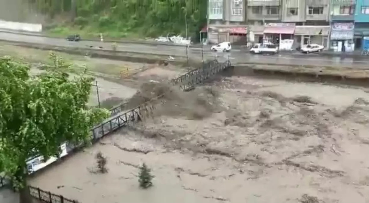 İçişleri Bakanlığı: Kastamonu\'da Sel Nedeniyle Evinde Mahsur Kalan Felçli Mustafa Çelik Kurtarıldı