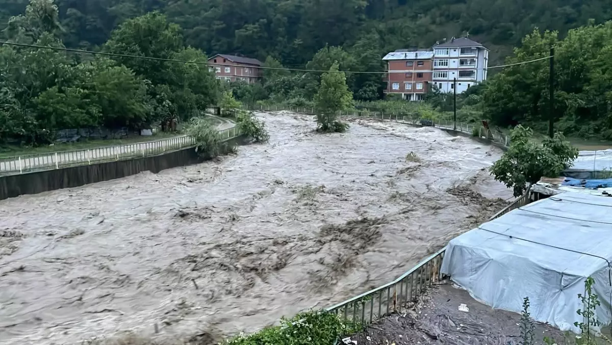 Karabük\'te sağanak hayatı olumsuz etkiledi