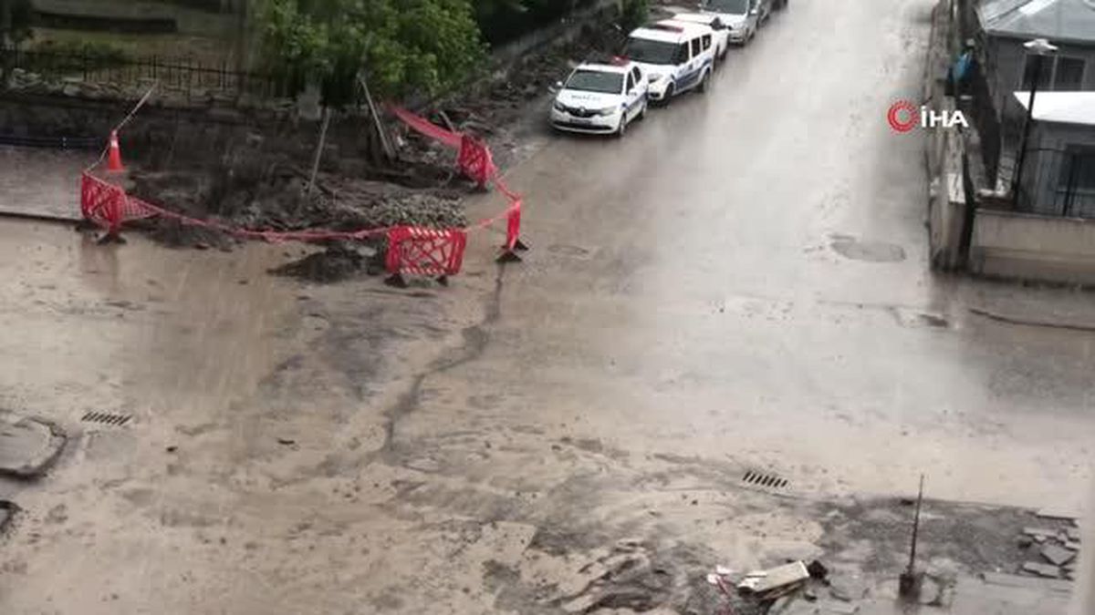 Kars'ta cadde ve sokaklar göle döndü