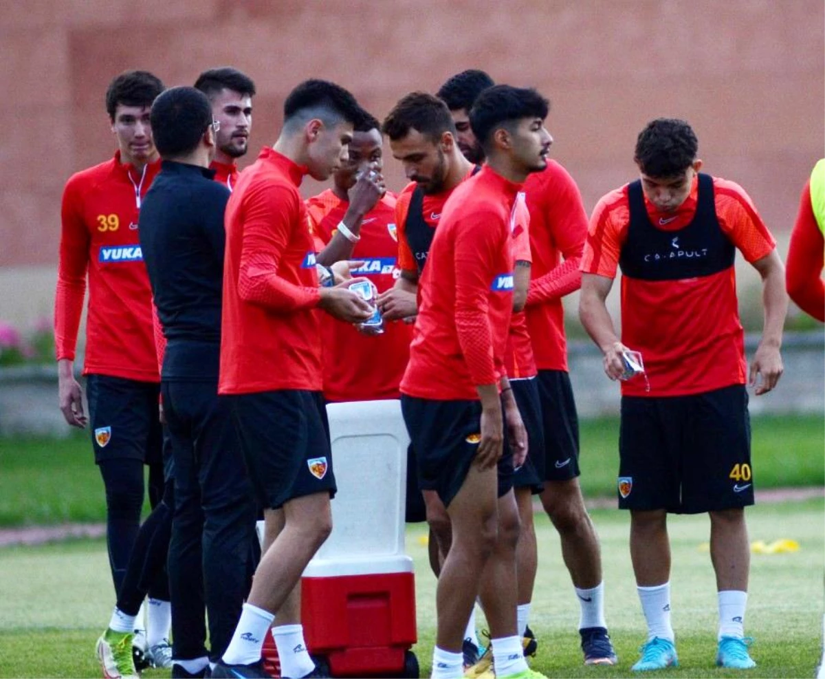 Kayserispor\'da 9 futbolcu A takımda