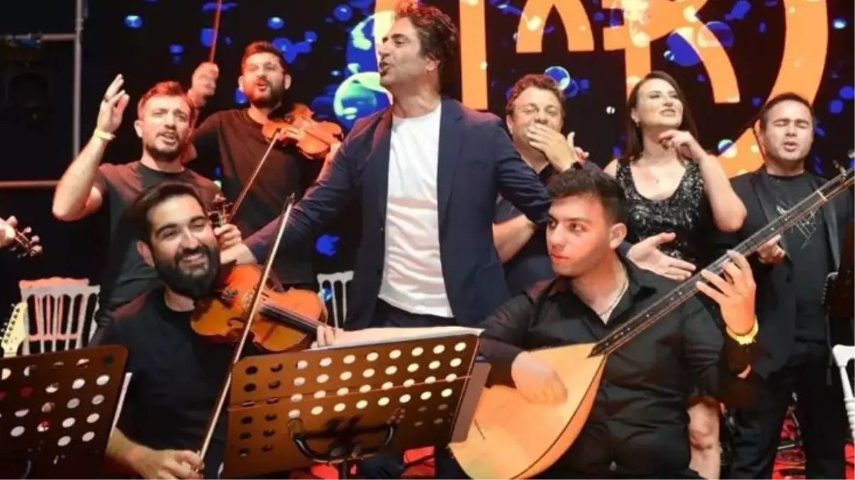 16 yıl sonra Bodrum'da sahneye çıkan Mahsun Kırmızıgül, canlı müzik yapmasının engellendiğini öne sürdü: Sanata ve sanatçıya yazık ediyorlar