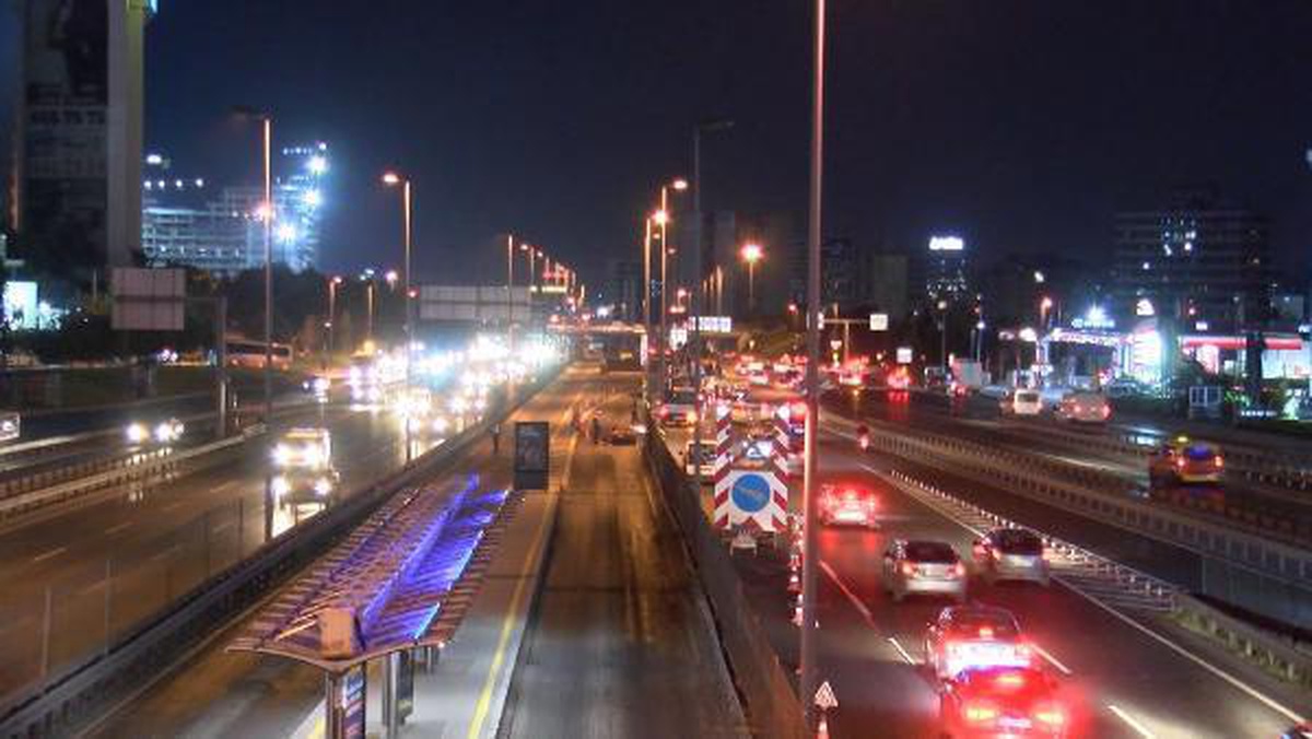 Metrobüs yolunda \'Beyaz Yol\' uygulaması için çalışmalar başladı