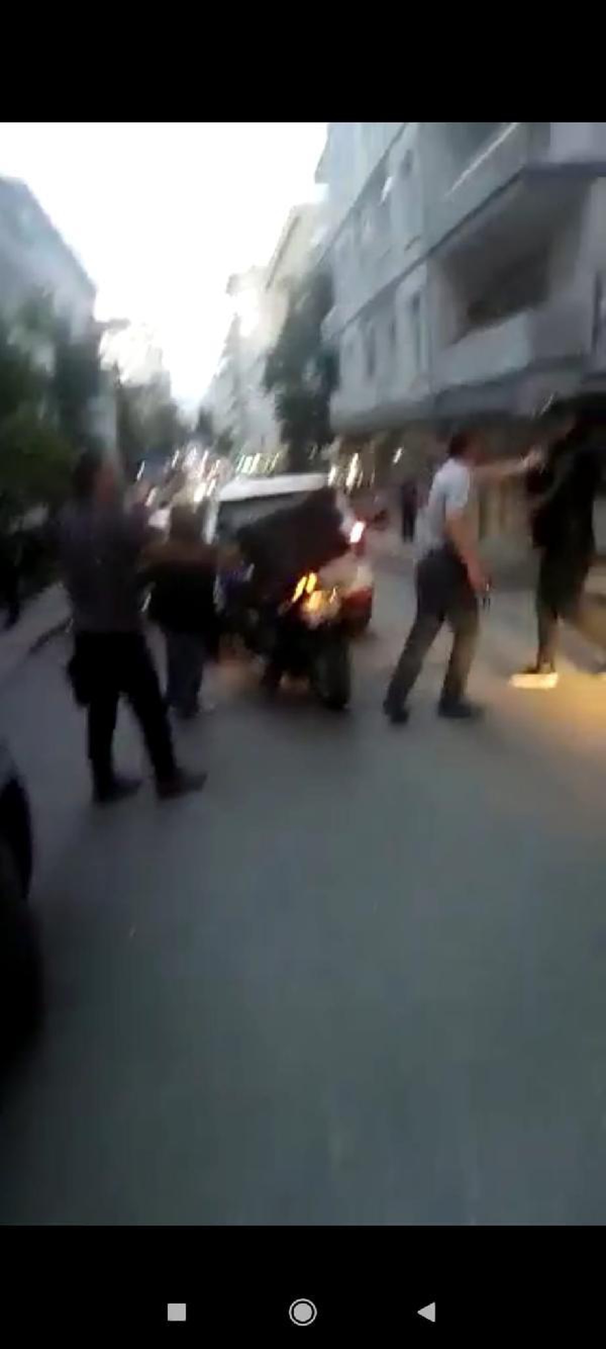 ANKARA-OTOMOBİL SÜRÜCÜSÜ TRAFİKTE TARTIŞTIĞI MOTO KURYEYİ TABANCA İLE DARBETTİ
