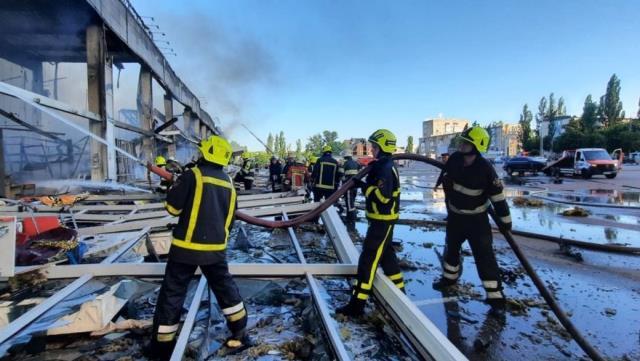 Rusya, Ukrayna'da içerisinde binden fazla sivilin olduğu AVM'yi vurdu! Bölgeden gelen görüntüler korkunç