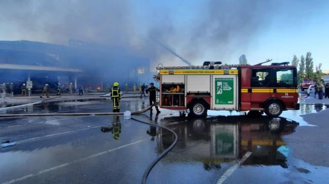 Rusya, Ukrayna'da içerisinde binden fazla sivilin olduğu AVM'yi vurdu! Bölgeden gelen görüntüler korkunç Rusya, Ukrayna'da içerisinde binden fazla sivilin olduğu AVM'yi vurdu! Bölgeden gelen görüntüler korkunç