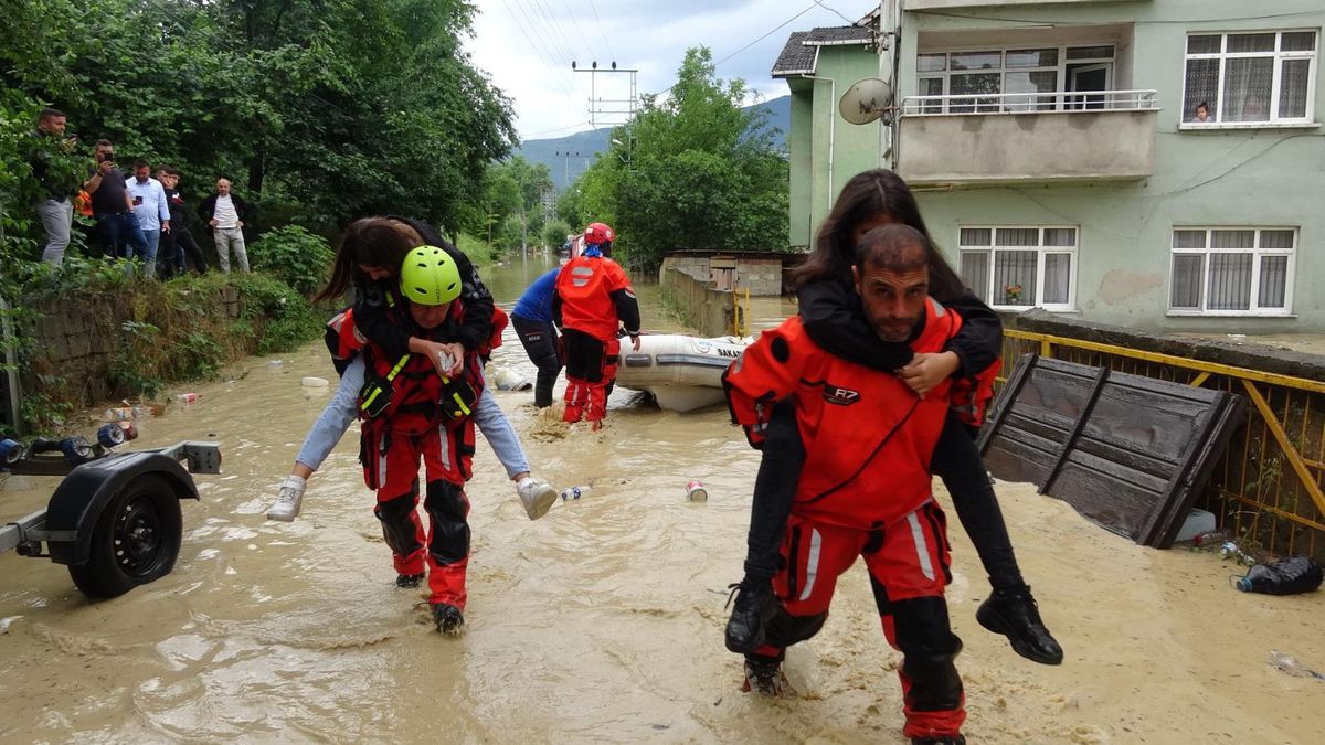 Sağanağın etkili olduğu Bartın, Zonguldak ve Kastamonu\'da 235 kişi tahliye edildi
