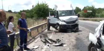 Son dakika haberi! Sancaktepe'de iki araç kafa kafaya çarpıştı: 2 yaralı