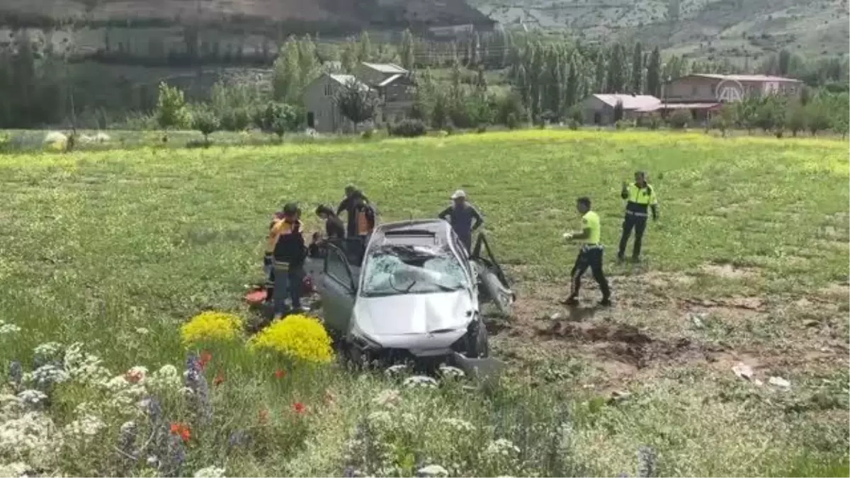 Şarampole devrilen otomobildeki 4 kişi yaralandı