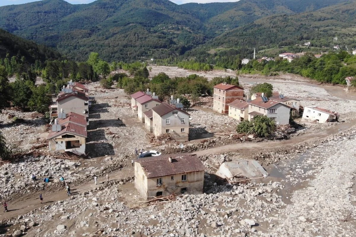 Son dakika... Sel teyakkuzu: 3 köy boşaltıldı, 25 kişi yurda yerleştirildi